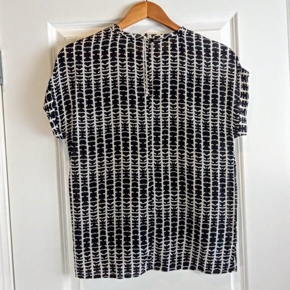 Piperlime Black White Print Silk SS Top - Picture 2 of 5